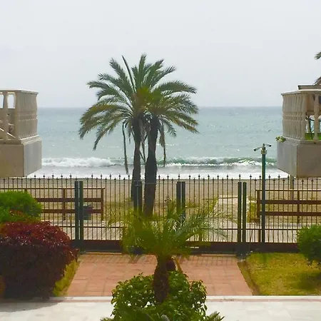 Puerto Banus .,gray De'albion