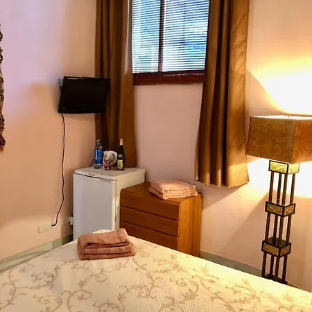 Puerto Banus .,gray De'albion Marbella