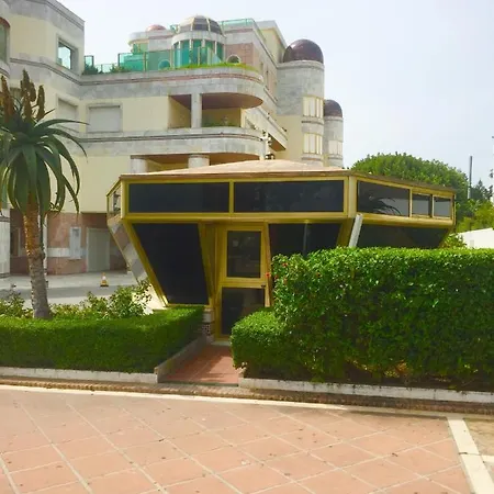 Puerto Banus .,gray De'albion 马尔韦利亚