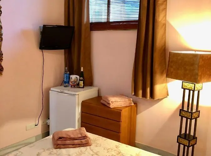 Puerto Banus .,gray De'albion 马尔韦利亚